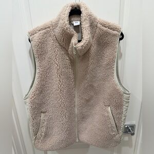 Aritzia TnA Cody Polar Vest